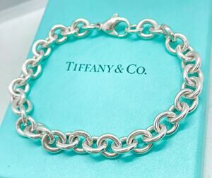 Tiffany & Co. Hallmarked Sterling Silver 8mm Oval Link Bracelet 7.5" w/ Box